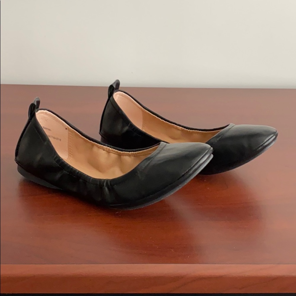 Black ballet flats